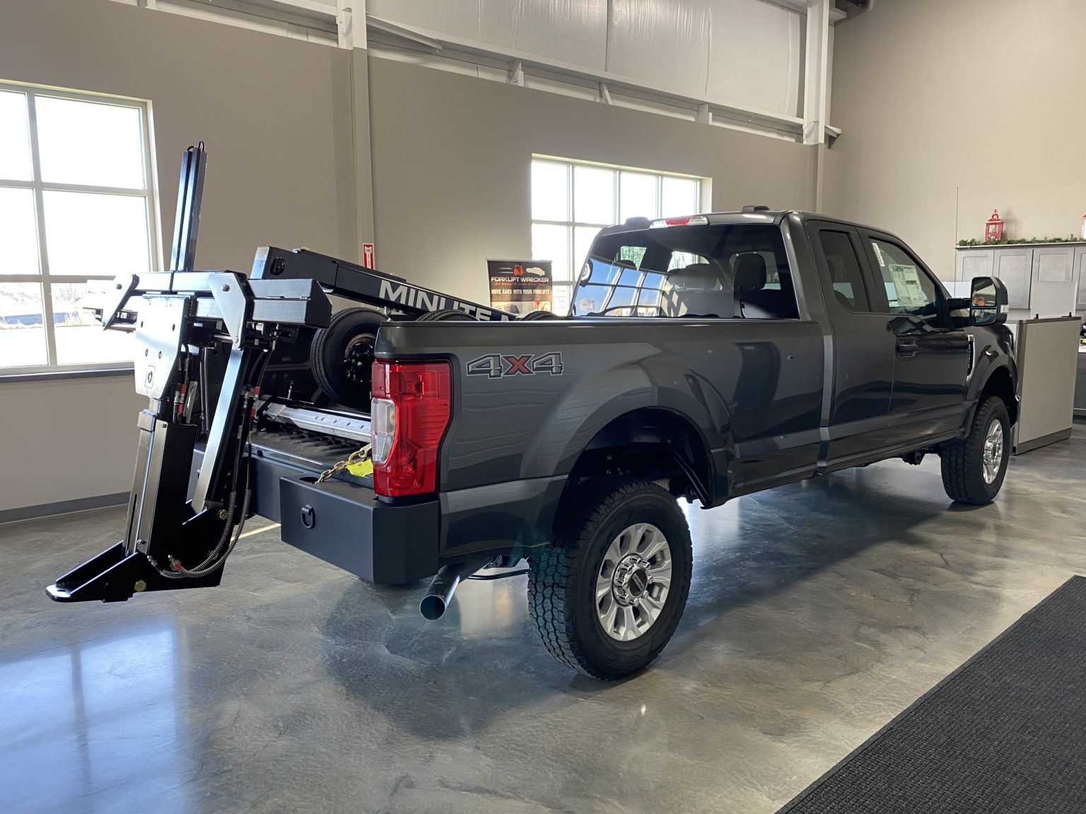 2020 Ford F350 Super Cab 4x4 - Minute Man XD Tow Truck / Repo Truck